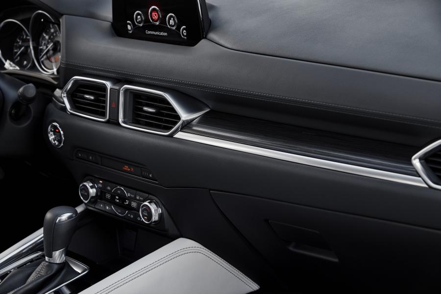 Детали интерьера Mazda CX-5 2016 года  (фото 46 из 49)